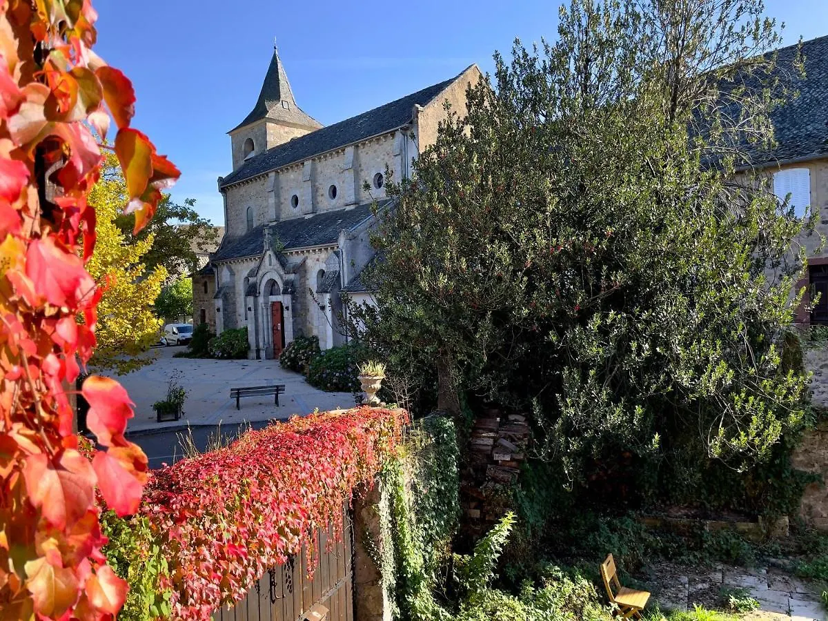 L'Arche d'Yvann Campuac Bed & Breakfast