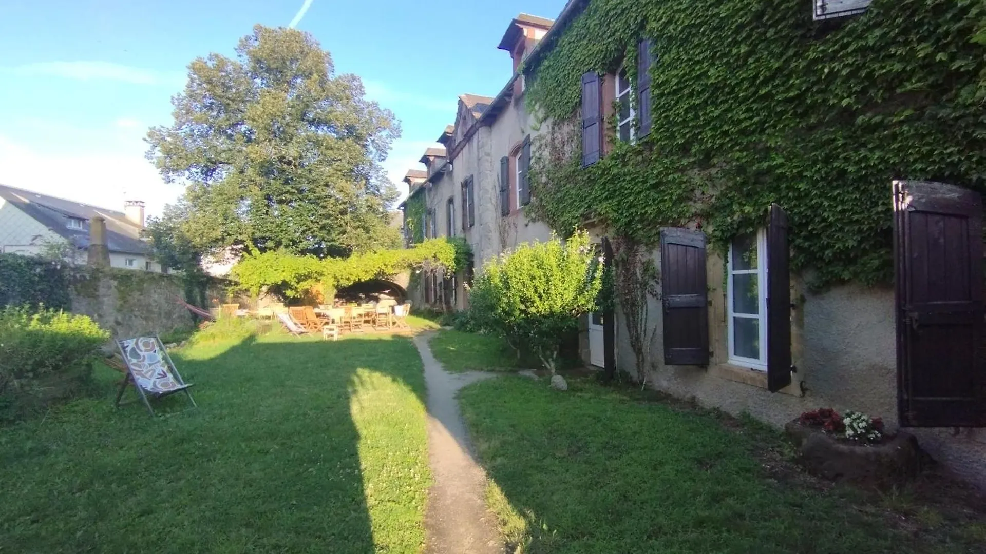 L'Arche d'Yvann Campuac Bed & Breakfast